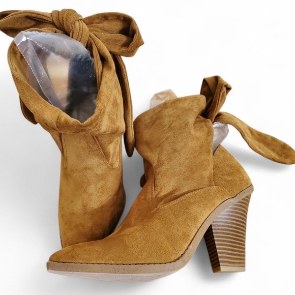 JUST FAB Matte Back Tie Bootie Size 8 Heel Boot Camel Tan Color - Picture 2 of 10